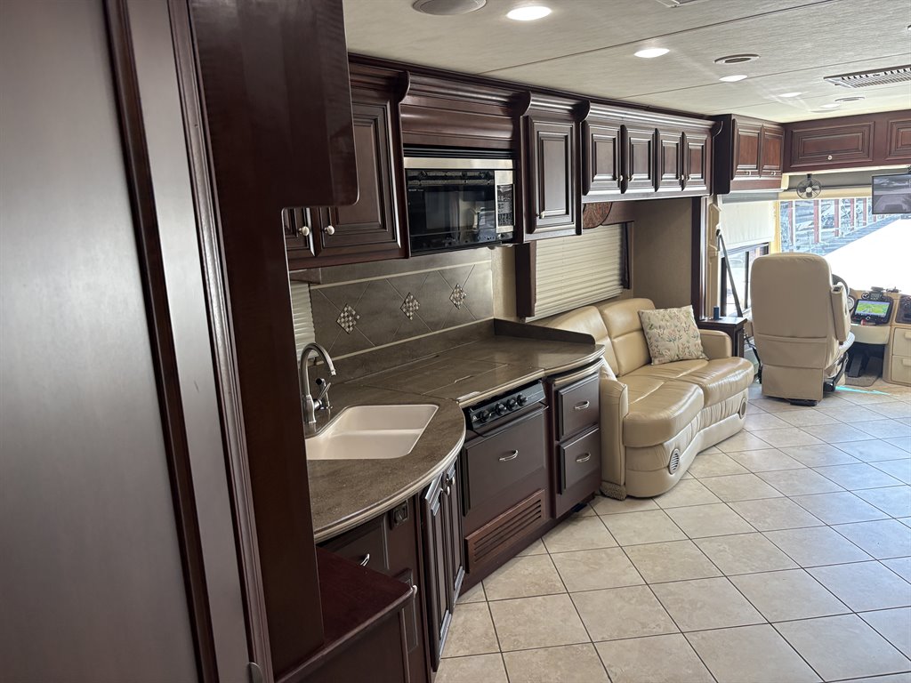 2011 Freightliner Xc Raised Rail Rear Engine Motor Home Chassis - $89,000